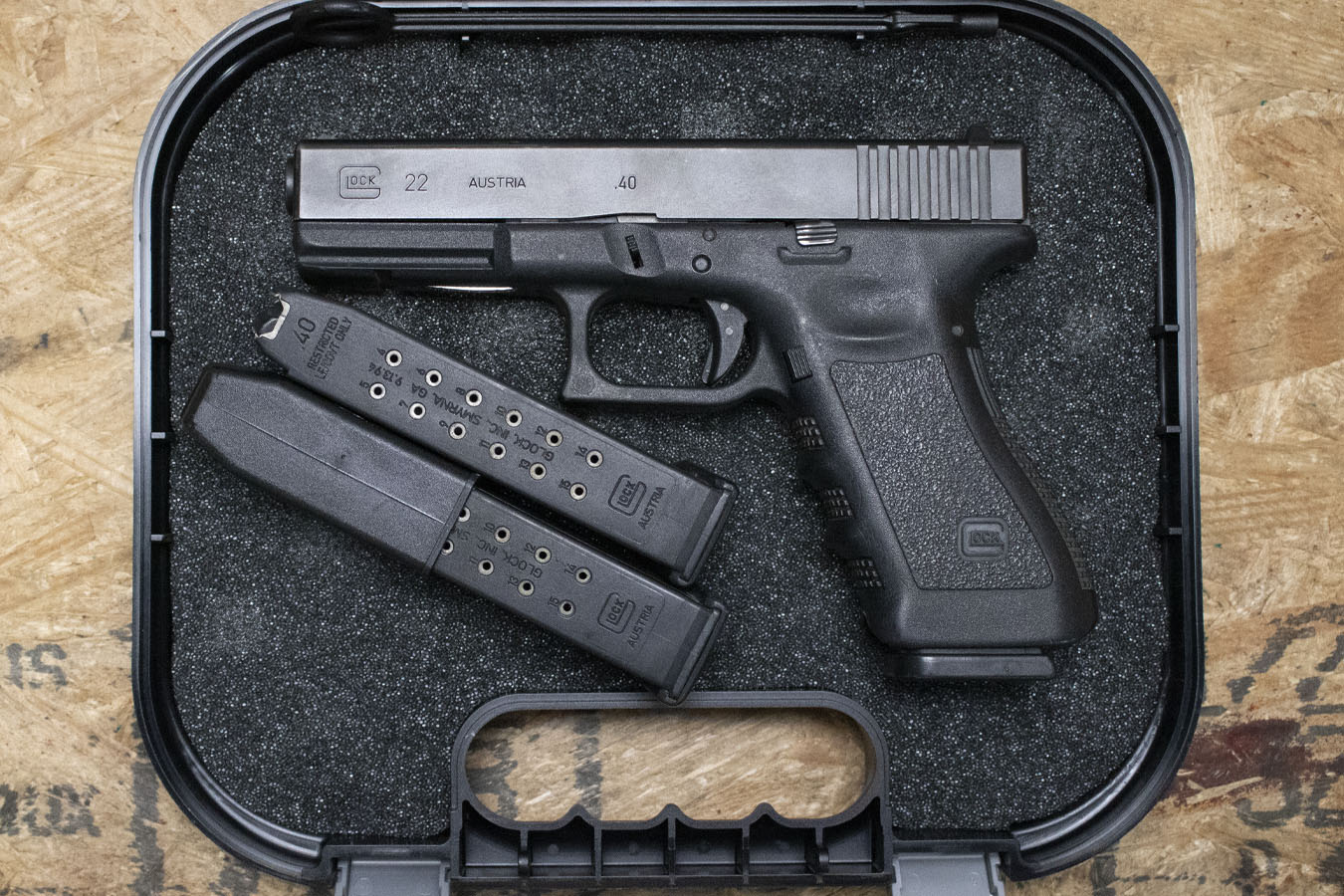 GLOCK 22 Gen3 40 S&W Police Trade-In Pistol with Three Magazines and Case
